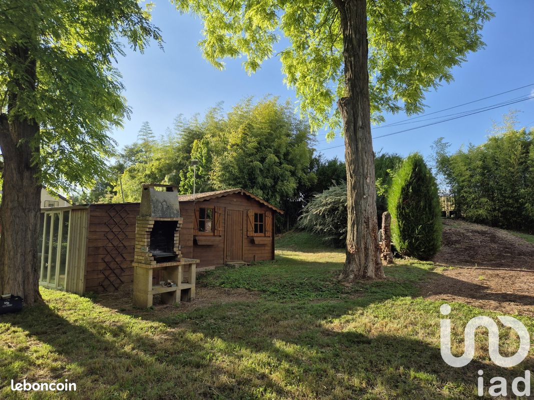 Terrain 557 m² · à Laroche-Saint-Cydroine · 557 m² · 39 000 €