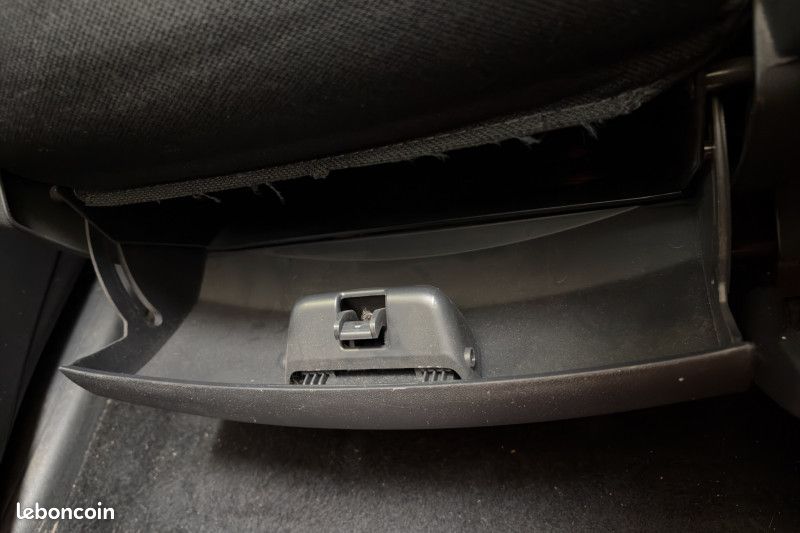 Citroen C4 PICASSO BLUEHDI 150CH INTENSIVE S&S (image 19)