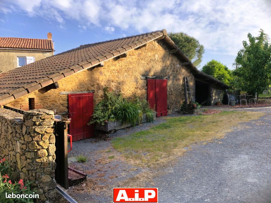 Maison 7 pièces 200 m² · à Pouzauges · 200 m² · 260 000 €