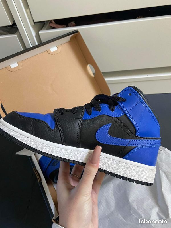 Air Jordan 1 Mid Hyper Royal Tumbled Leather (image 2)
