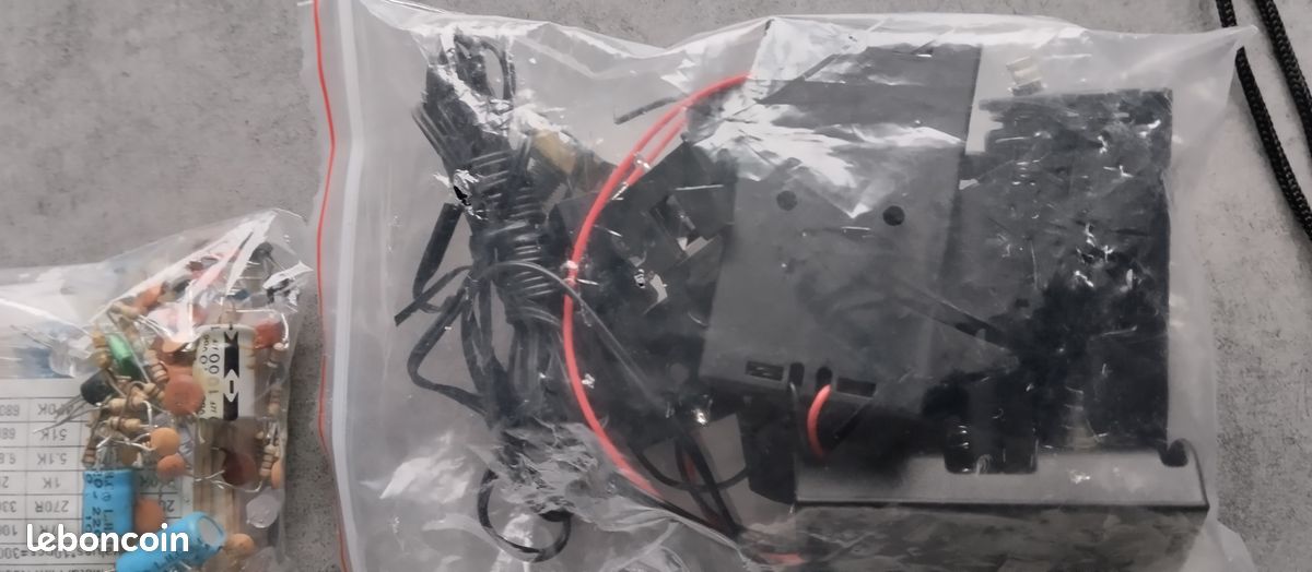 Lot De 92 Condensateurs électroniques - Diverses Valeurs - Pour Réparation Ou DIY