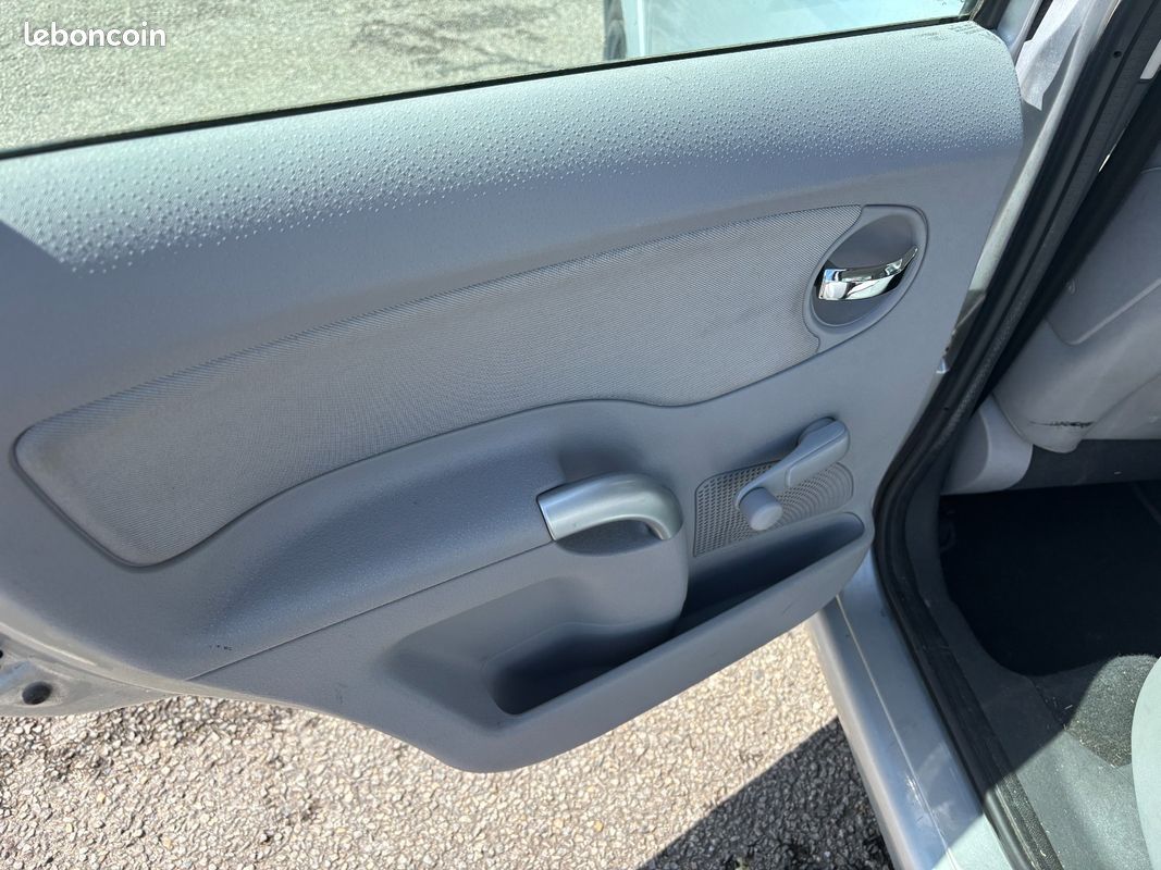 CITROEN C3 C3 1.4i 73ch Tic Tac CLIM/DISTRI NEUVE/PNEUS AR NEUFS (image 25)