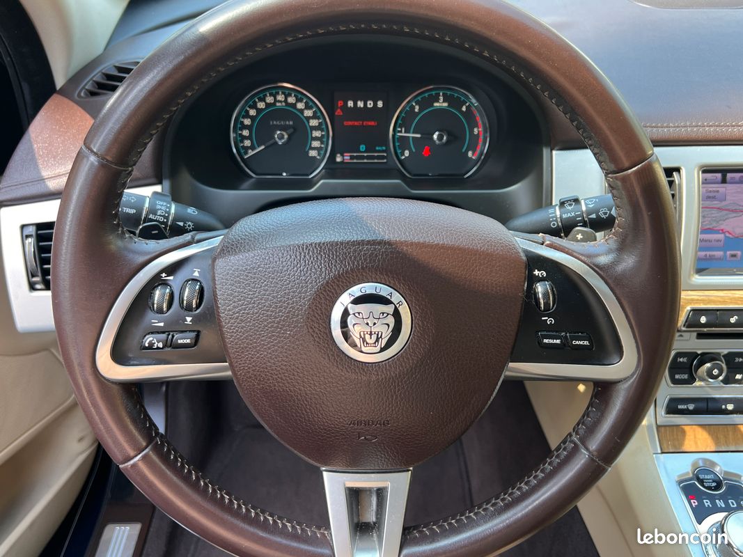 JAGUAR XF (2) 3.0 V6 D 240 BVA LUXE PREMIUM SERIE LIMITE / Historique d'entretien / Garantie (image 5)