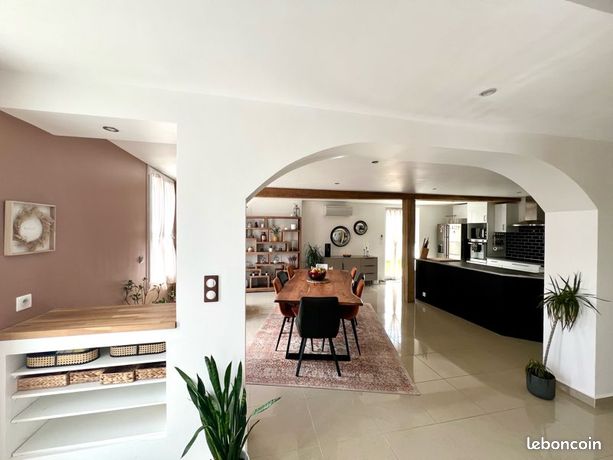 Maison de ville à Saint Julien les Villas - 6 pièces - 150m2