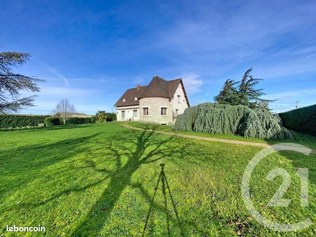 Maison 9 pièces 250 m² · à Saint-Germain-de-Salles · 250 m² · 265 000 €