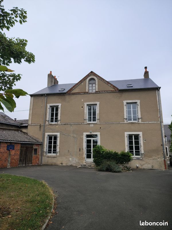 Maison 6 pièces 210 m² · à Mehun-sur-Yèvre · 210 m² · 245 000 €
