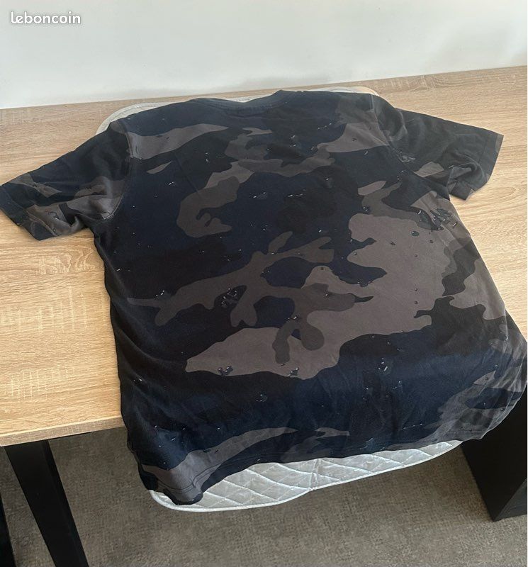 T-shirt Adidas Camouflage Urbain Noir et Gris/ Militaire Vêtements