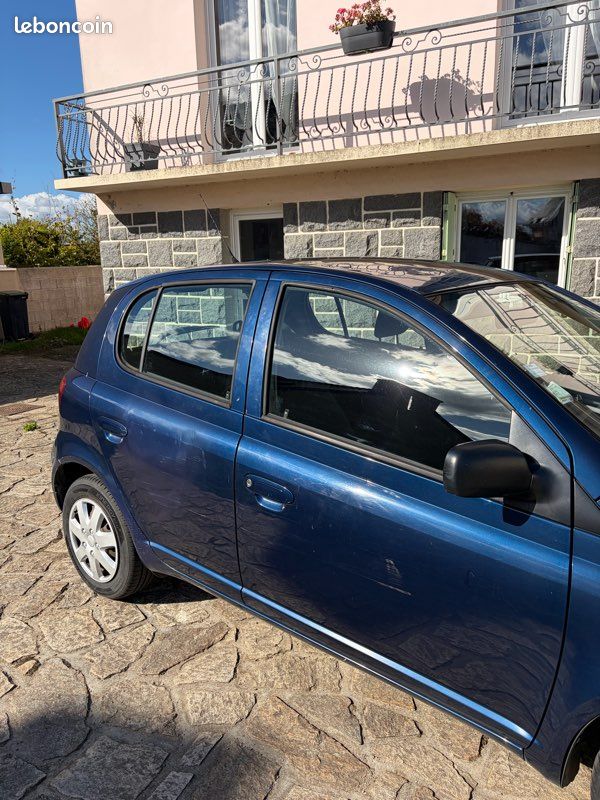 Toyota yaris (image 2)
