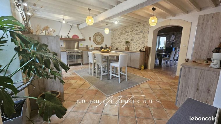 Maison 10 pièces 181 m²