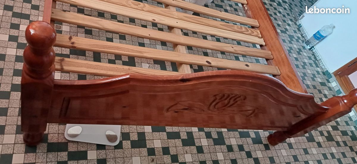 Lit en bois (image 2)