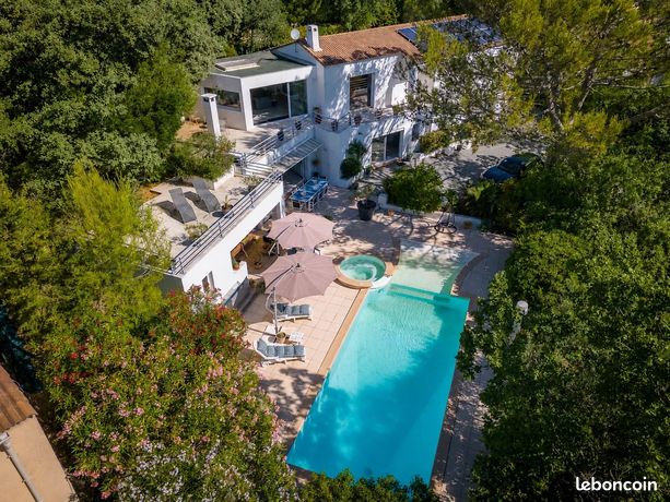 Propriété 7 pièces 257 m²