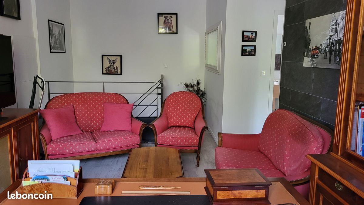 Vente d'un ensemble de deux canapés et d'un fauteuil (image 1)