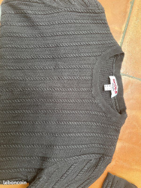 Pull noir ajouré (image 3)