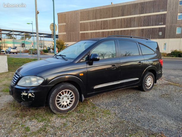 Ssangyong Rodius 2011