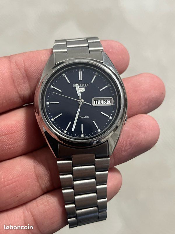 Montre Vintage Titus Mécanique - Boîtier Oversize Argenté - Années 70 - Bracelet Cuir Noir