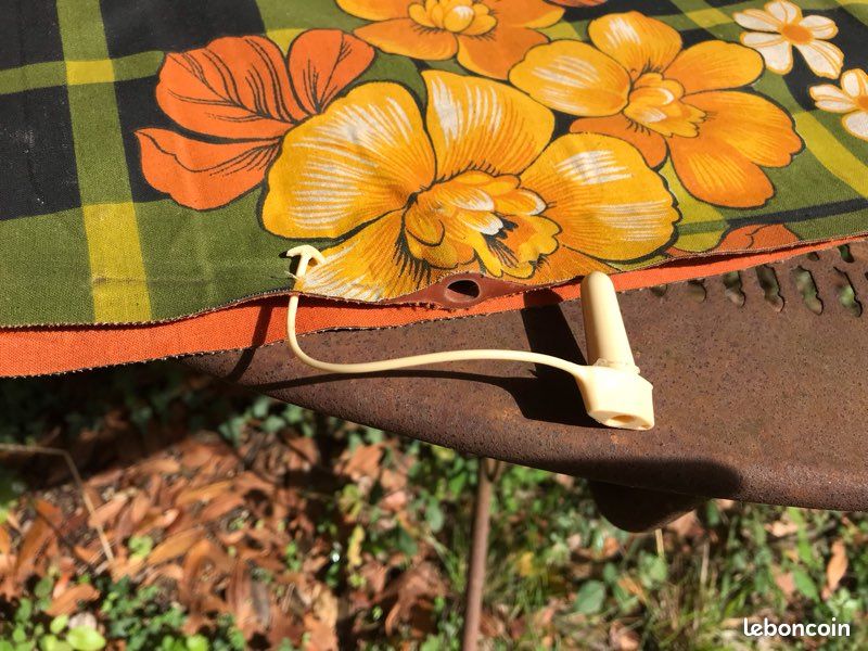 Matelas pneumatiques et lampe à gaz camping - Sport & Plein air