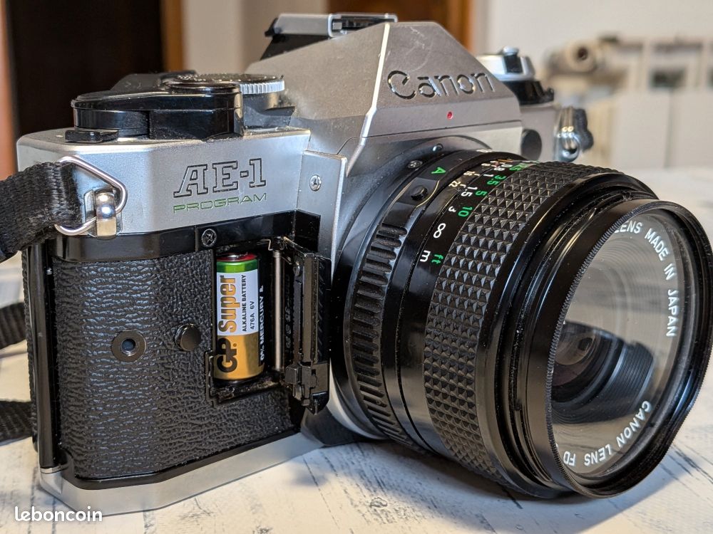 reflex canon argentique AE1 program avec 2 objectifs doubleur de focale