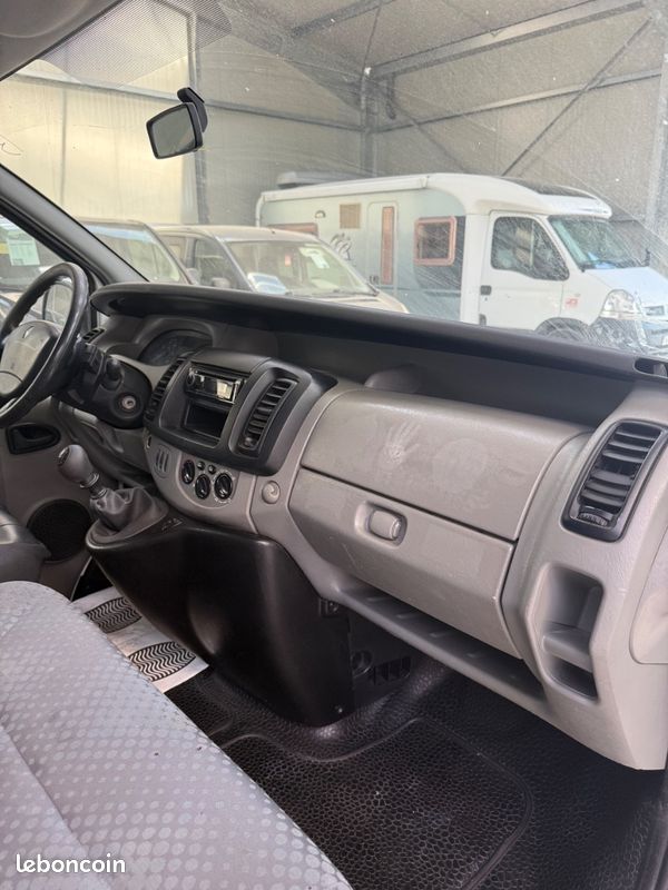 Renault TRAFIC 2.0dci 115 2eme main tres propre (image 10)