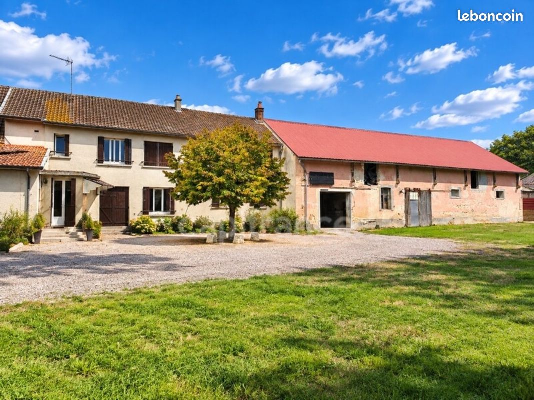 Maison 8 pièces 213 m² · à Granges-sur-Aube · 213 m² · 207 000 €