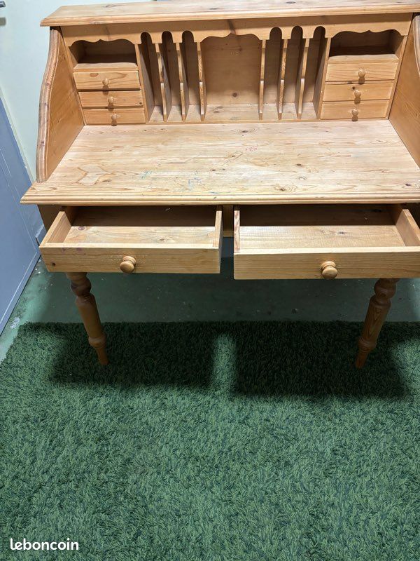Bureau interiors (image 7)