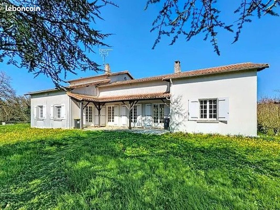Maison 6 pièces 190 m² · à La Foye-Monjault · 190 m² · 218 800 €
