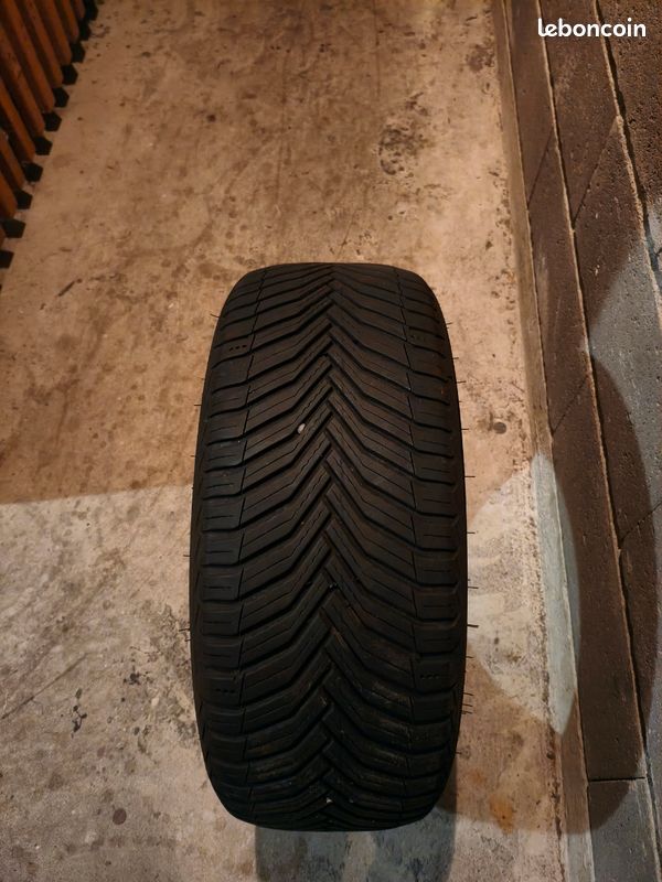 Pneu Michelin Crossclimate2 - 225/45 R17 état quasi neuf (image 5)
