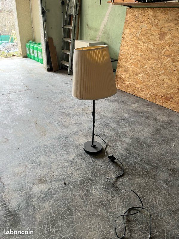 Lampe sur pied (image 2)