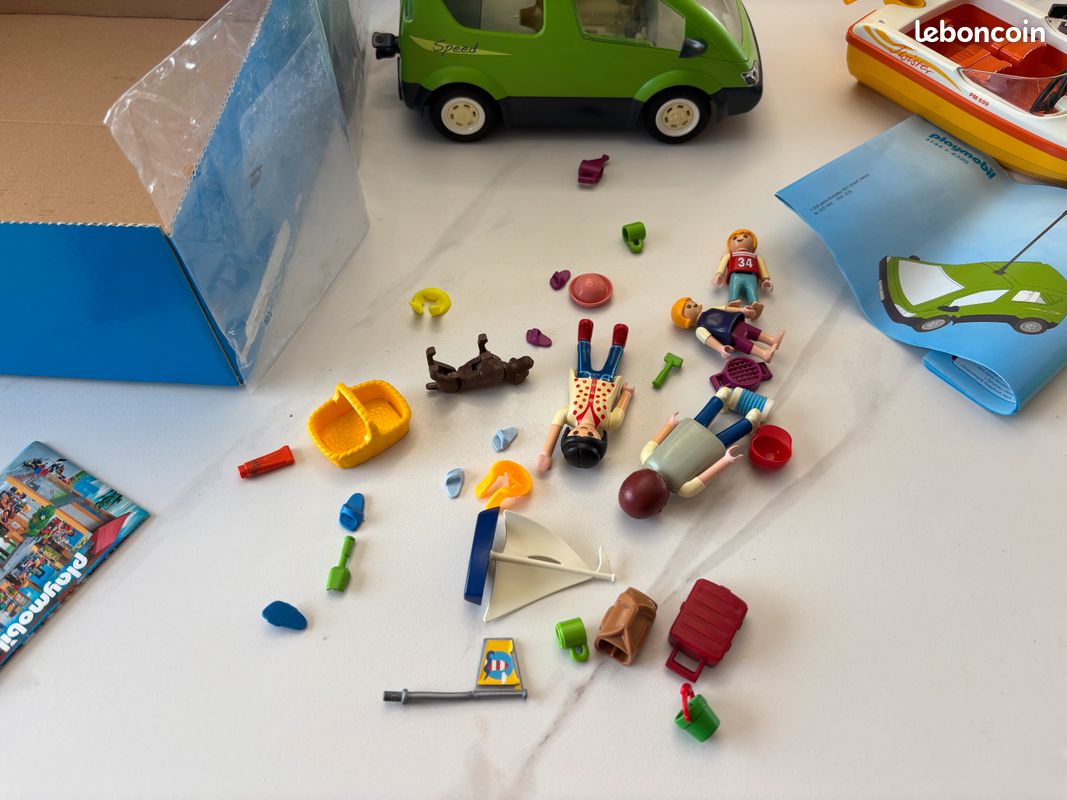 Playmobil 4144 - Voiture familiale avec remorque porte-bateaux (image 3)