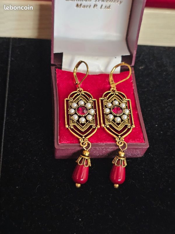 Magnifique boucles d'oreilles avec perles bordeaux et dorée (image 1)