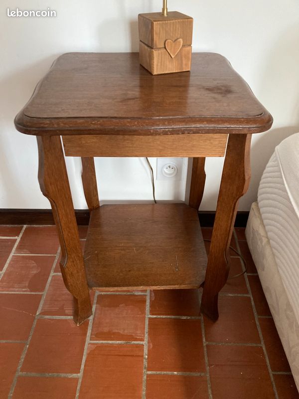 Table de nuit en bois (image 1)