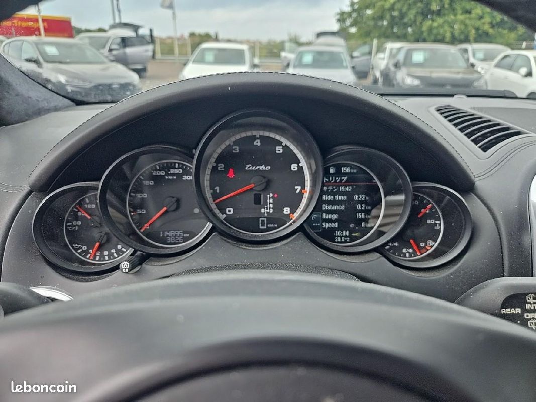 PORSCHE CAYENNE (958) turbo (image 18)