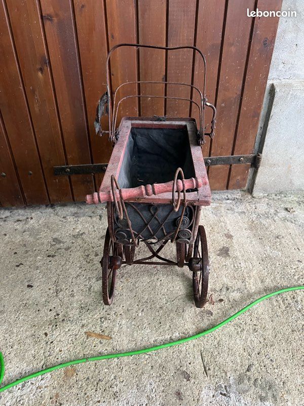 poussette vintage en bois repliable