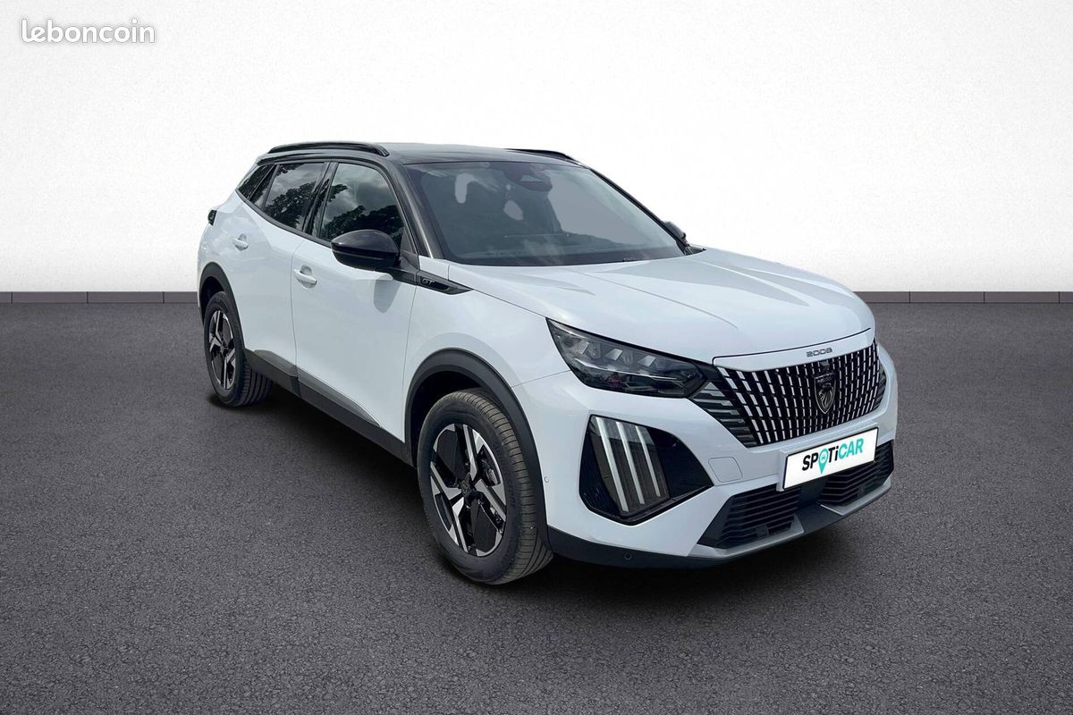 PEUGEOT 2008 Hybrid 145 e-DCS6 GT (image 8)