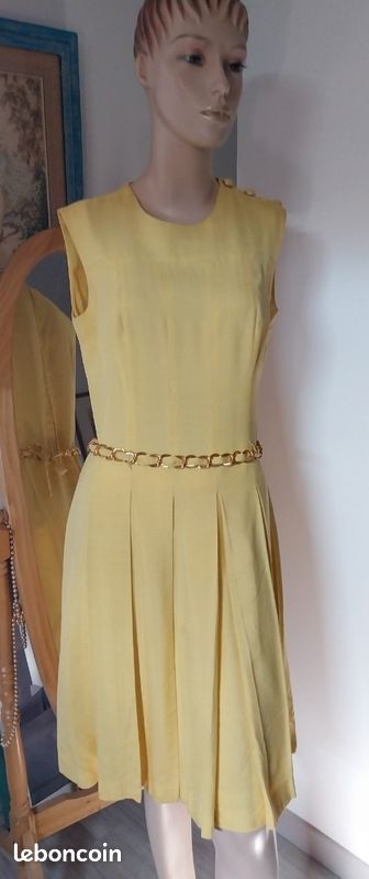 Dernière baisse de prix Vintage . Superbe robe jaune doublée, plis plats à partir de la taille (image 1)