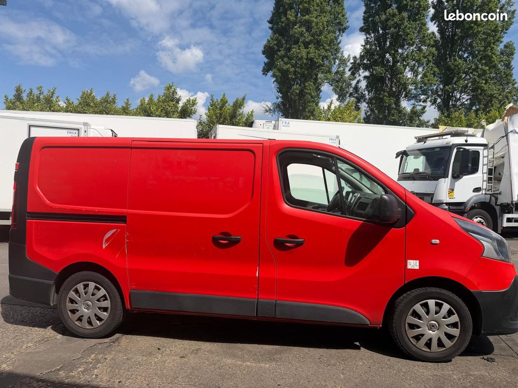 RENAULT TRAFIC Fourgon (image 3)