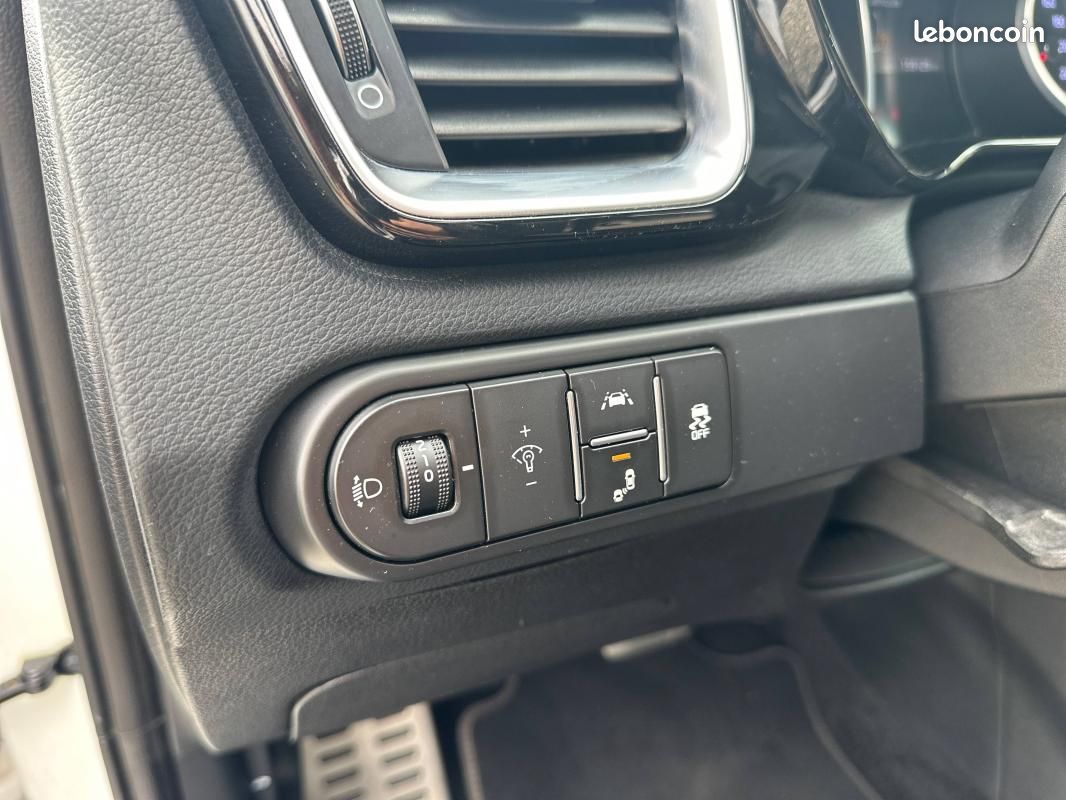 Kia Cee'd 1.6 CRDi GT Line Premium (image 21)