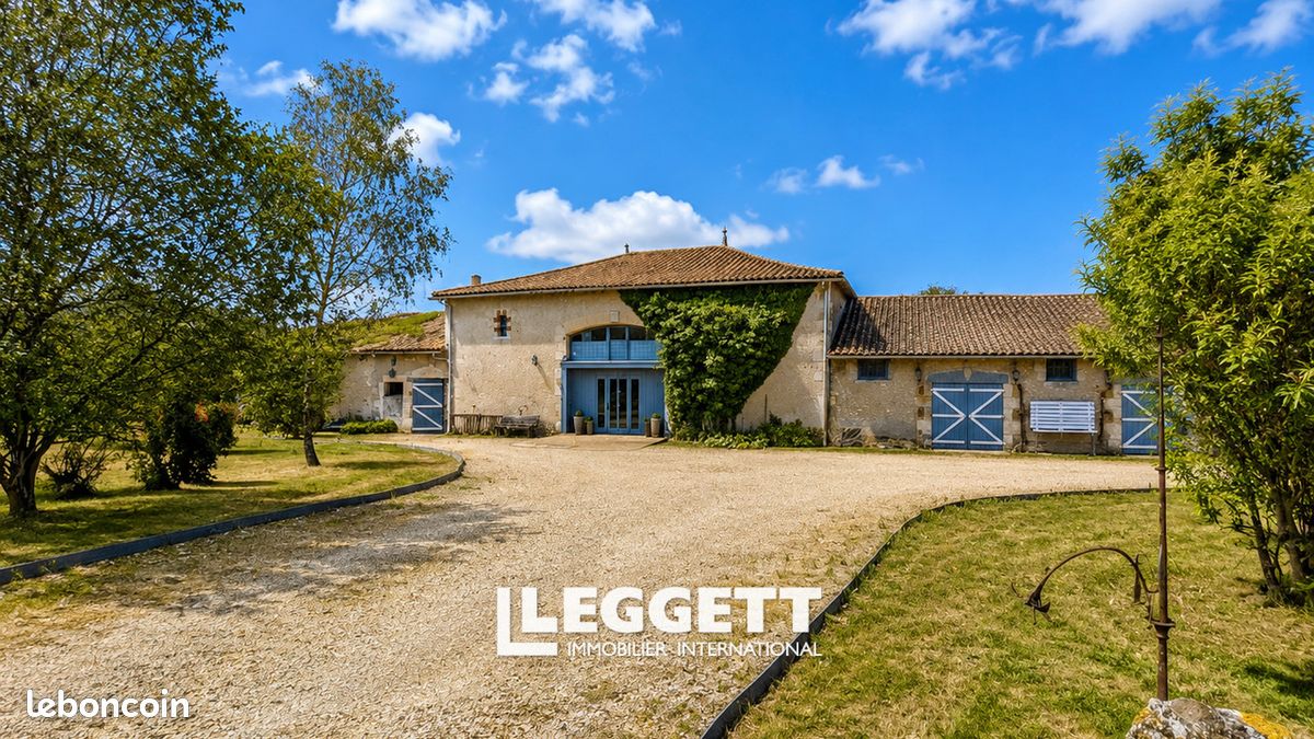 Maison 6 pièces 270 m² · à Reffannes · 270 m² · 424 000 €