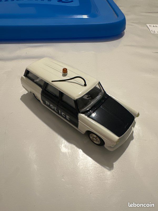 Peugeot 404 Break Dinky Toys / Atlas - Bleu Nuit - Échelle 1/43 - Série Les Ouvrants