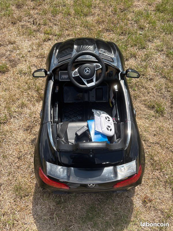 Voiture électrique enfant Mercedes AMG (image 3)