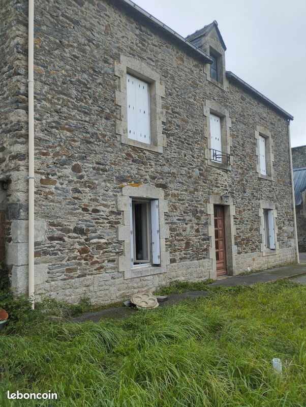 Maison 8 pièces 184 m² · à Kerfourn · 184 m² · 160 000 €