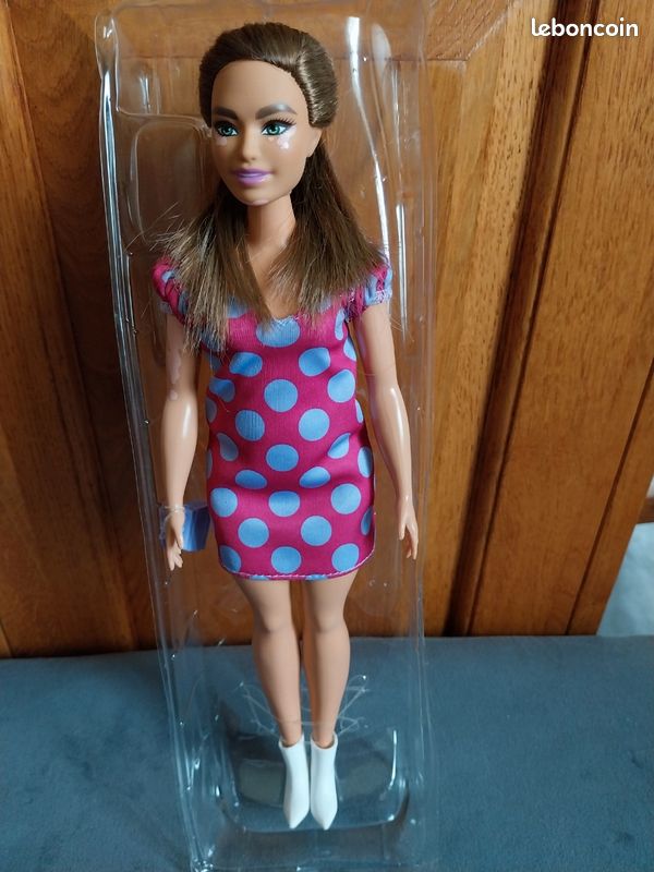 Barbie Fashionistas Robe à Pois #171 - Poupée Articulée 29 Cm - Pochette Vinyle Réutilisable - Dès 3 Ans