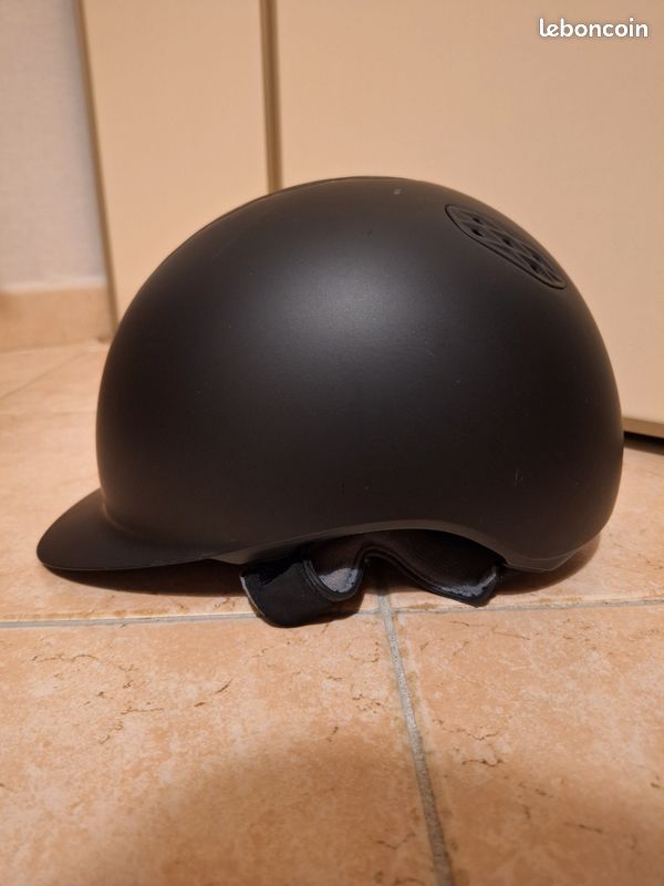 Casque équitation 55cm. TB état (image 2)