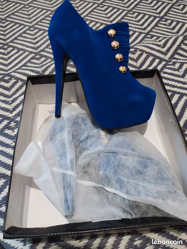 Bottines a haut talon bleu velours Chaussures