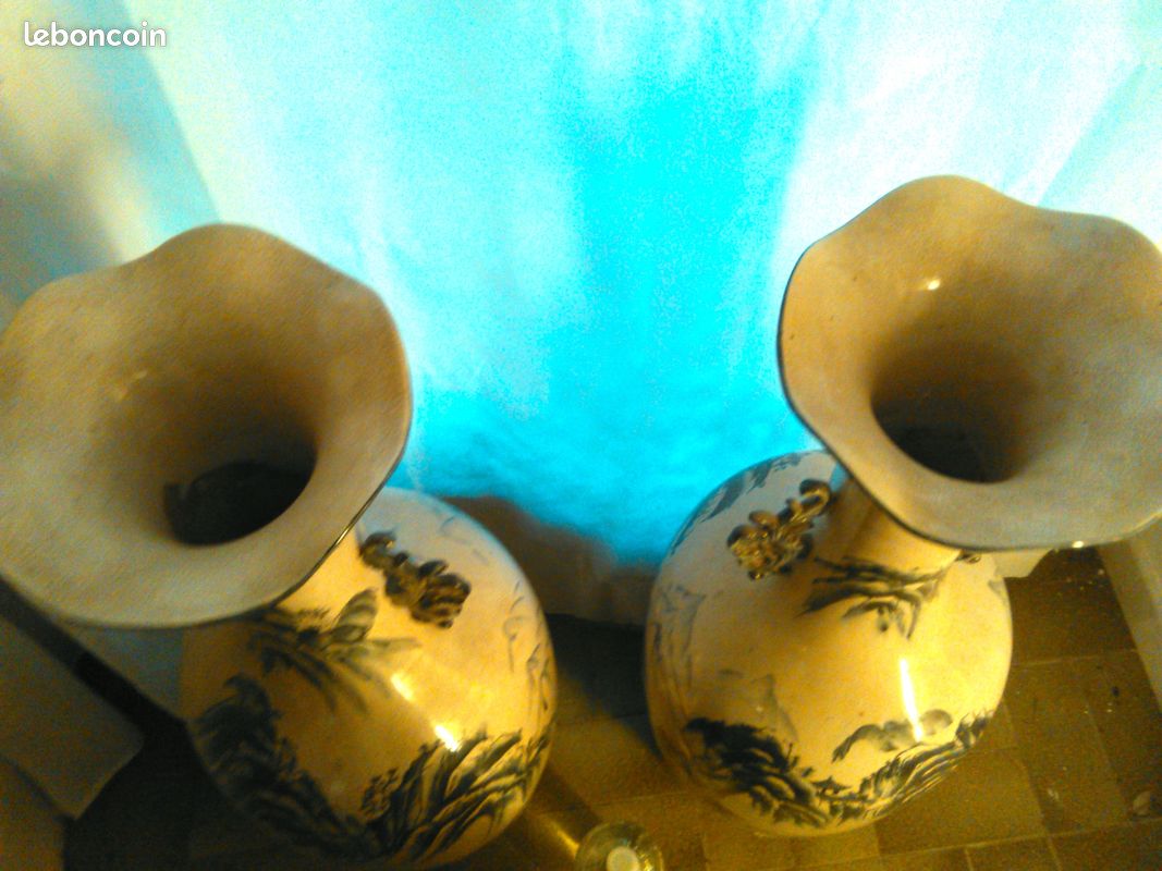 Paire de vases potiches asiatiques motifs bleu-gris sur porcelaine craquelée fond gris clair (image 18)