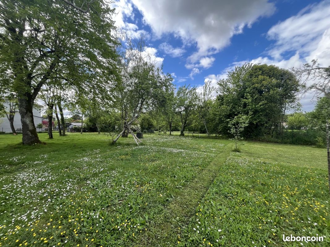 Terrain 660 m² · à Martillac · 189 000 €
