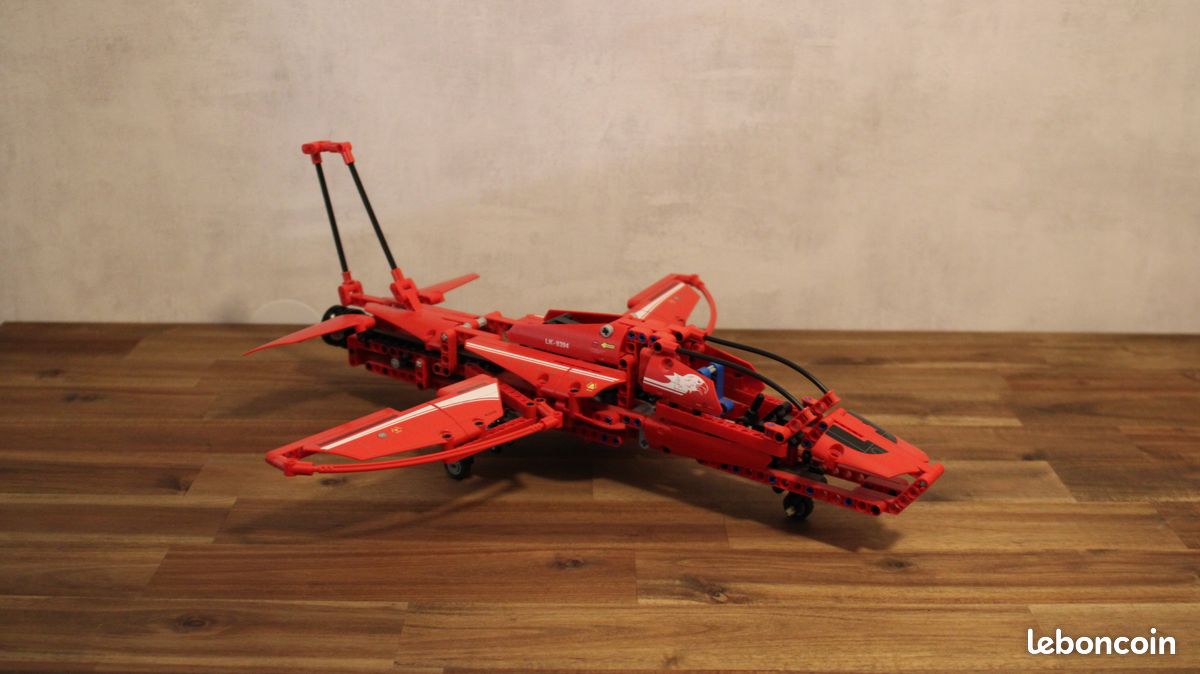 Lego TECHNIC - Avion de chasse (image 2)