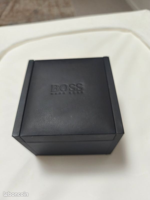 Montre Hugo Boss chronographe étanche 50 m – excellent état (image 9)
