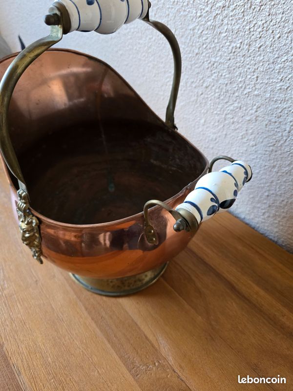 Seau à charbon hollandais vintage en cuivre aux poignées en Porcelaine – Le Sélectionneur - Brocante en ligne