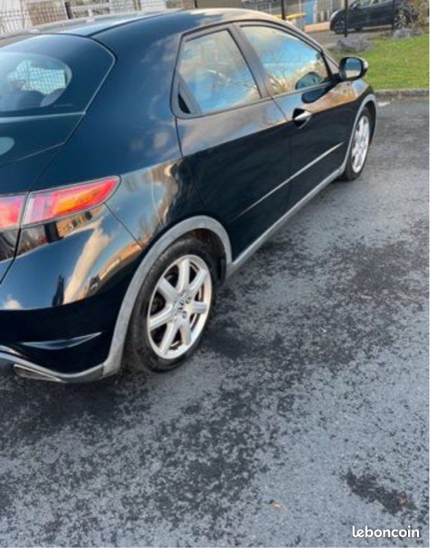 Honda Civic (image 2)