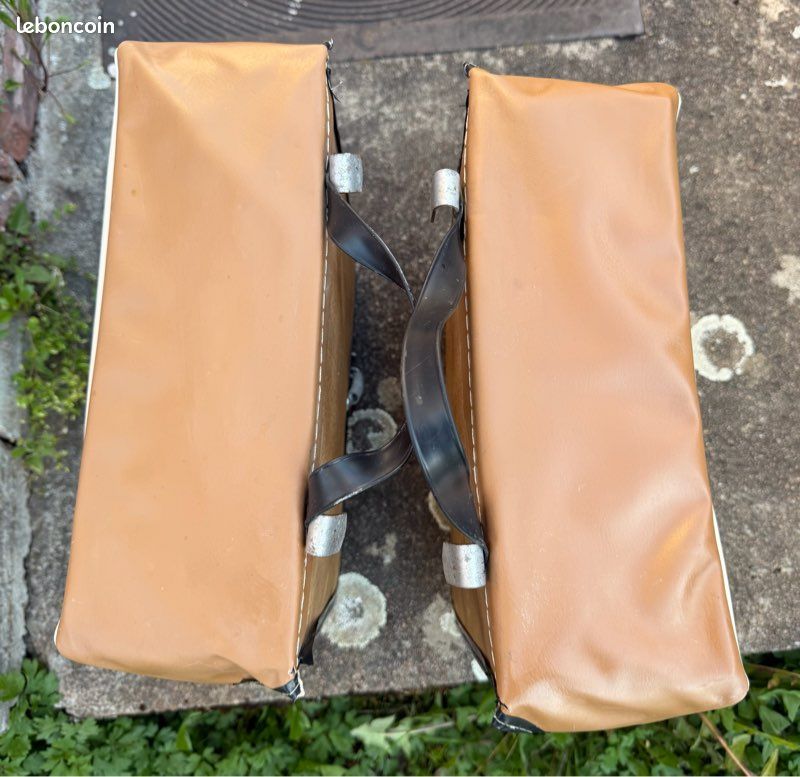 PAIRE DE SACOCHES anciennes skaï pour mobylette vélo Solex Réf N.2 EUR 50,00 - FR